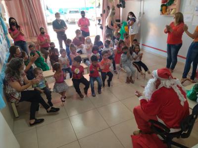 Núcleo Feminino Coprossel e CEMEI Sementinha do Saber levam alegria no Natal das Crianças da Escola